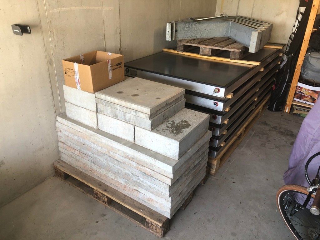 4a4ed37c-41c2-4ea8-a2b0-7ad3052bfdab-Garage 1.jpg