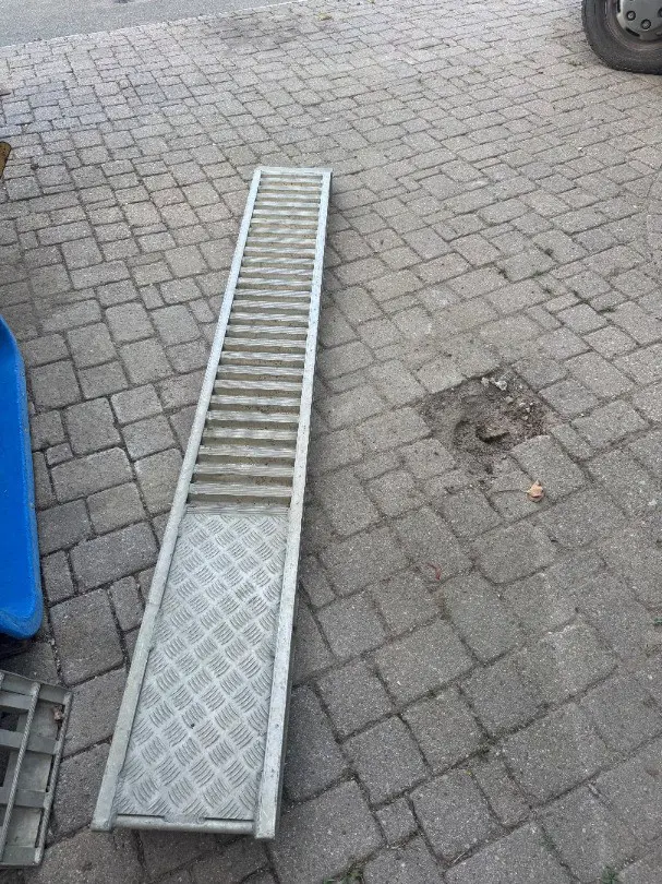 Rampen 2.4m Lang 1500kg Nutzlast