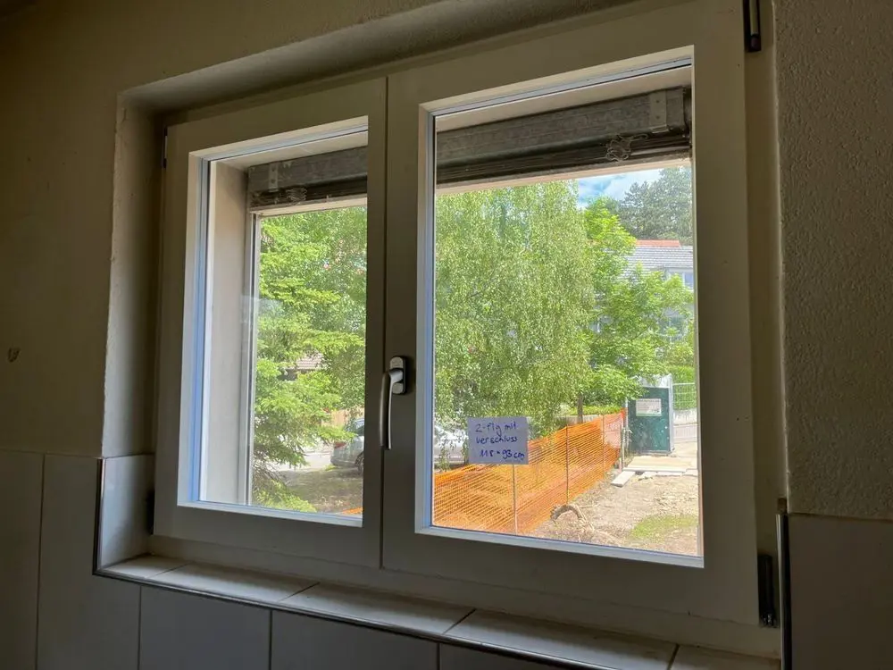 947c7fc4-3e2d-4eae-a34d-a7ce902fa979-drei-fenster-3-fach-verglast-2-fluglig-118x93cm.jpg