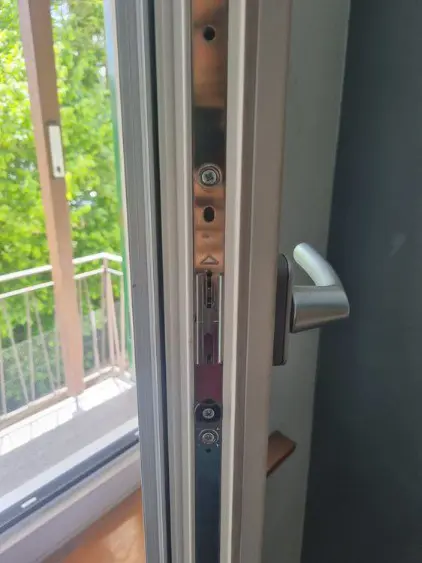 16e14c55-caa6-4a50-8eb8-63887c29be82-drei-fenster-3-fach-verglast-2-fluglig-139x136cm (2).jpg