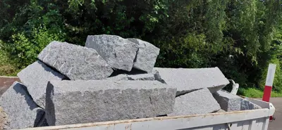 Granitblöcke polen gespalten